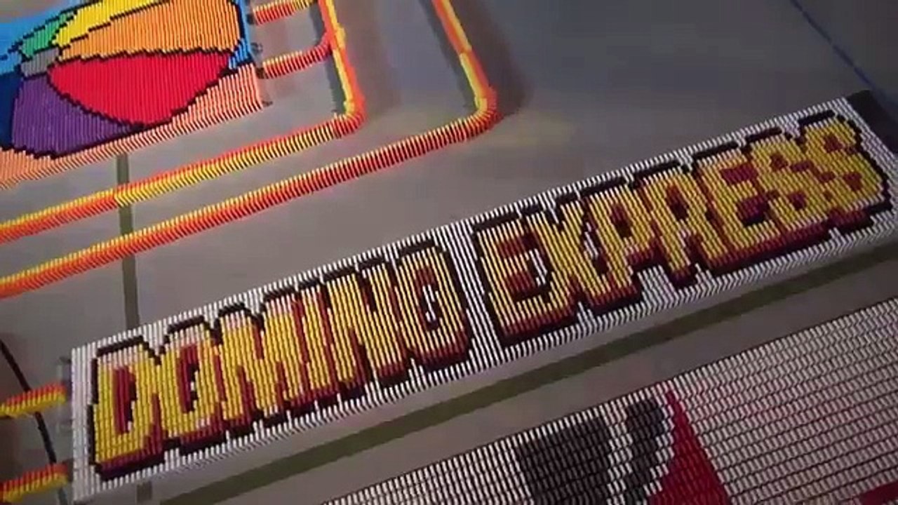 500,000 Dominoes   The Year in Domino   3 Guinness World Records