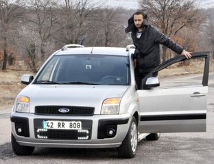 Bu Yolda Arabalar Kendi Kendine Gidiyor