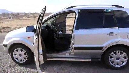 Bu yolda arabalar kendi kendine gidiyor