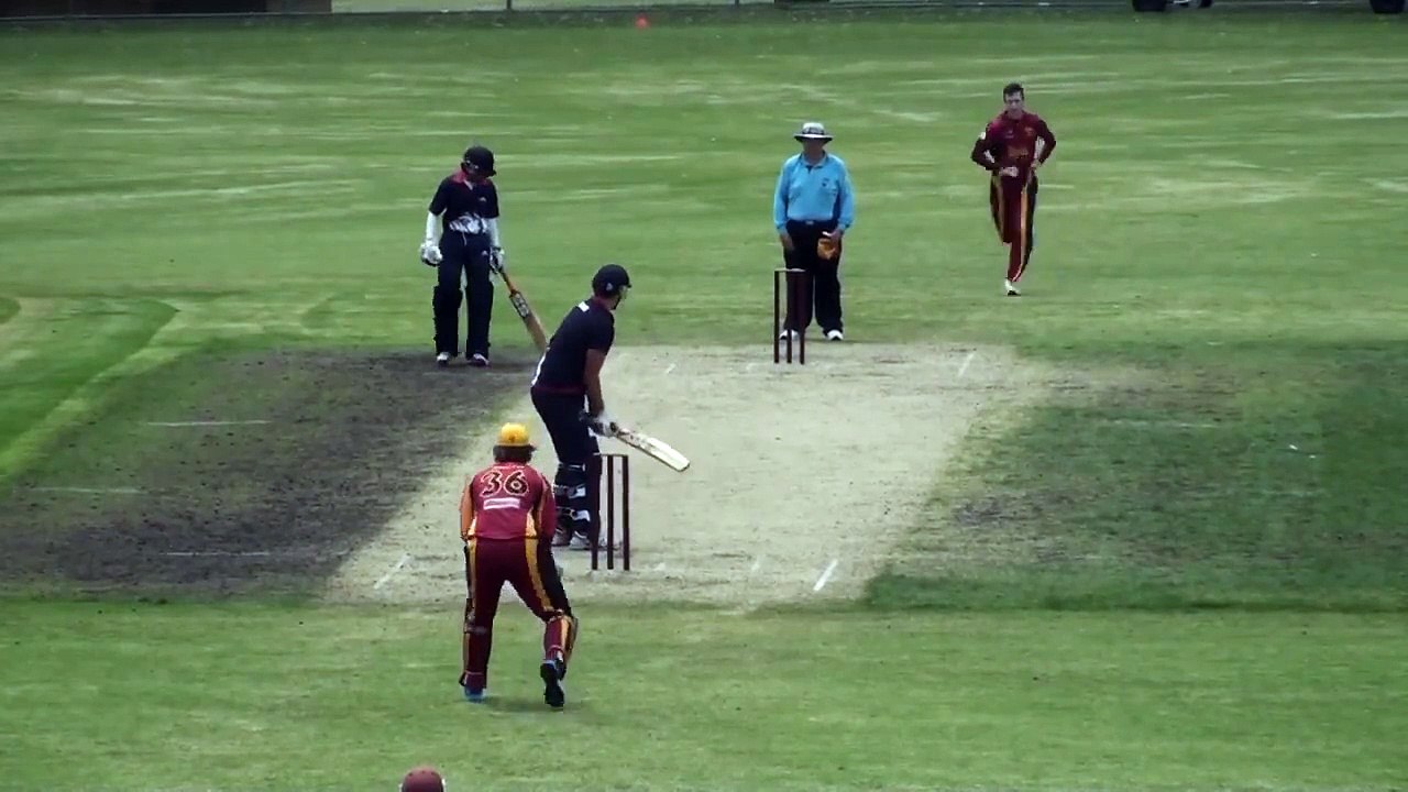 Keep Your Eyes Fixed On The 'DANGEROUS' Ball In a Cricket Match!