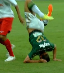 Brezilyalı Futbolcu Kafa Üstü Yere Çakıldı