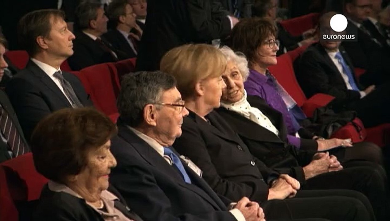 Deutsche Kanzlerin spricht in Auschwitz