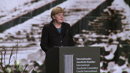Berlin: Angela Merkel rend hommage aux rescapés d'Auschwitz