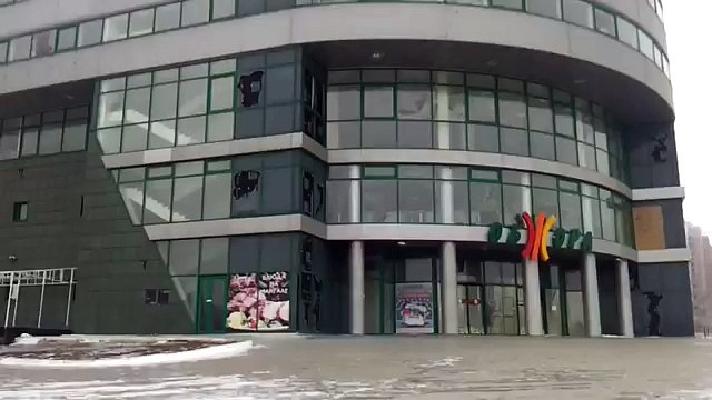 Последствия артобстрела магазина возле ЖД вокзала 26.01.2015