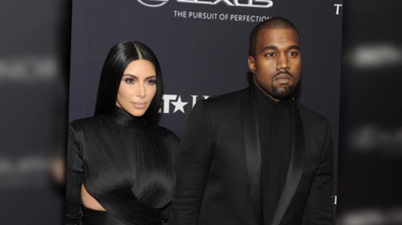 Kim Kardashian und Kanye West abgestimmt in Balmain bei den Bet Honours