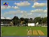 Shahid Afridi SIX Break Traffic Light on Road Out of Ground   Amazing Shot!