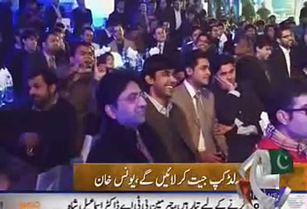Pakistan Team New Kit For Cricket World Cup 2015 - Afridi Taking Selfies