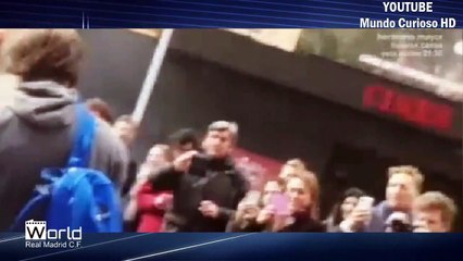 Cristiano Ronaldo make up as a Begger to Surprise his little Fan and play with Him.