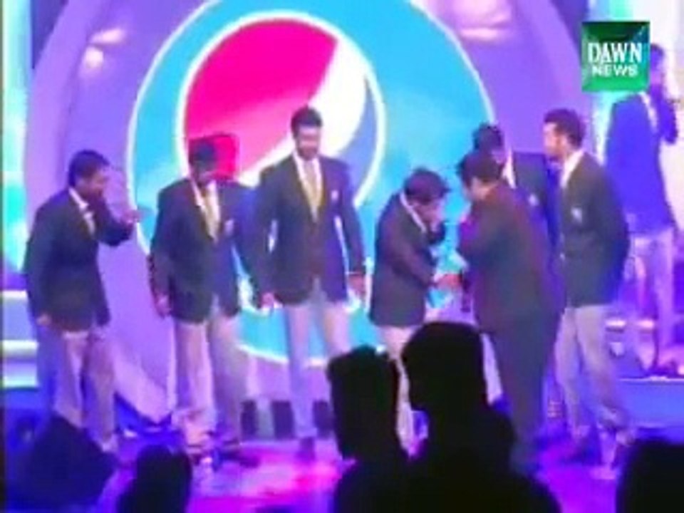 Funny Moments in Inauguration of Pakistan Cricket Team Kit Worldcup 2015