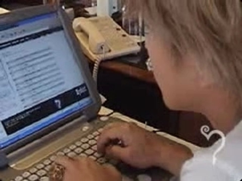 HYDE in his Room - HYDEIST