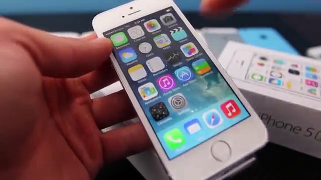 iPhone 5S Unboxing, Hands On & First Impressions!