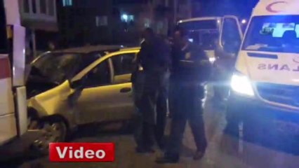 Otomobil Halk Otobüsüne Çarptı, 4 Yaralı