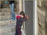 طفل مقدسي يقرع باب مركز شرطة إسرائيلي