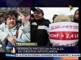 Rumanos protestan por alza en créditos hipotecarios