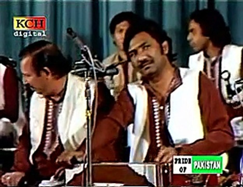 Kali Kali Zulfon Ke Phande Nah Dalo by Nusrat Fateh Ali khan [www.dailymotion.com]