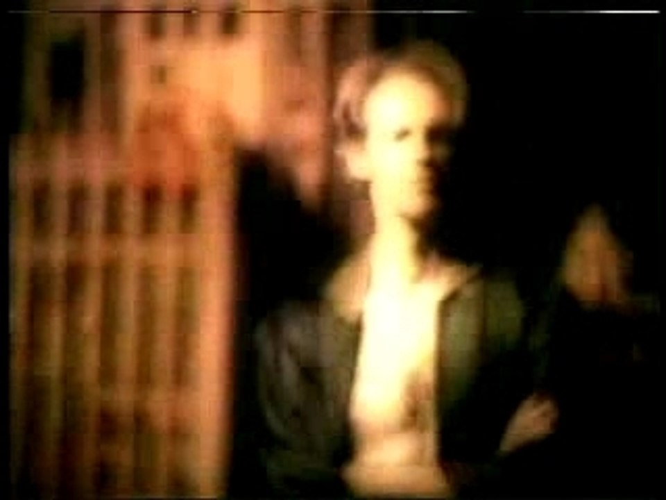 Mana Clavado en un bar