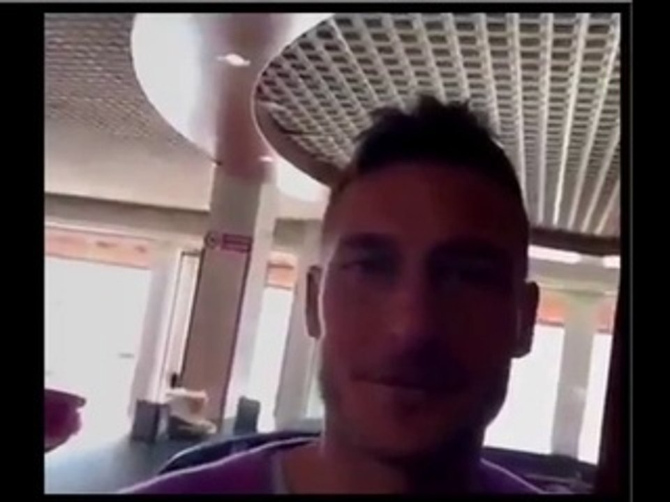 Francesco Totti imitates Cristiano Ronaldo "Siiiii" 2015