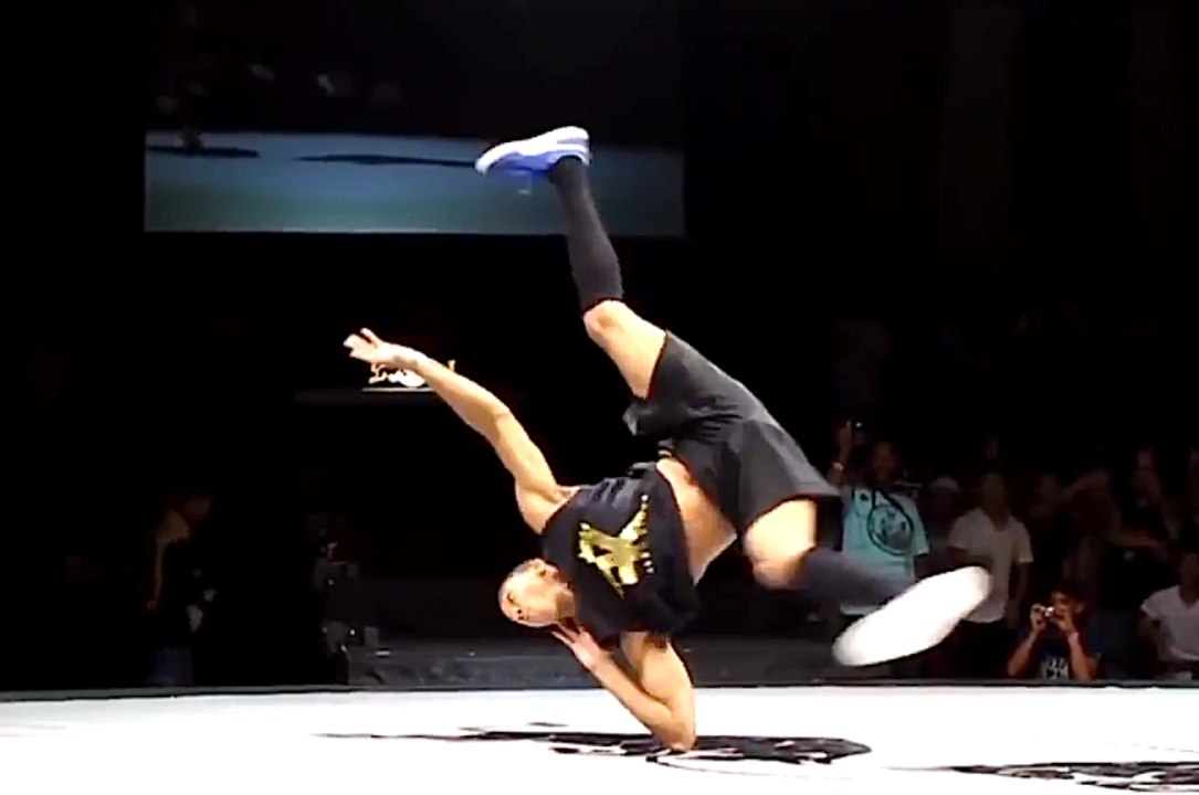 HIP HOP FREESTYLE DANCING WITH THE HEADBANGERZ CREW AT WORLD OF DANCE 2015