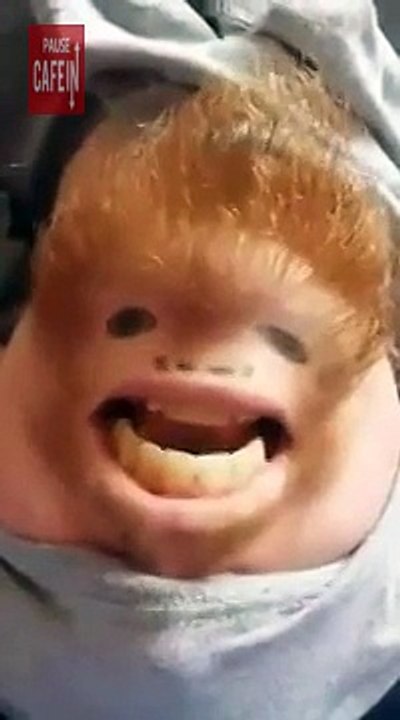 une imitation presque parfaite de Ed Sheeran