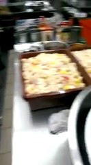 Cuisiner dans un wok pour 60 personnes