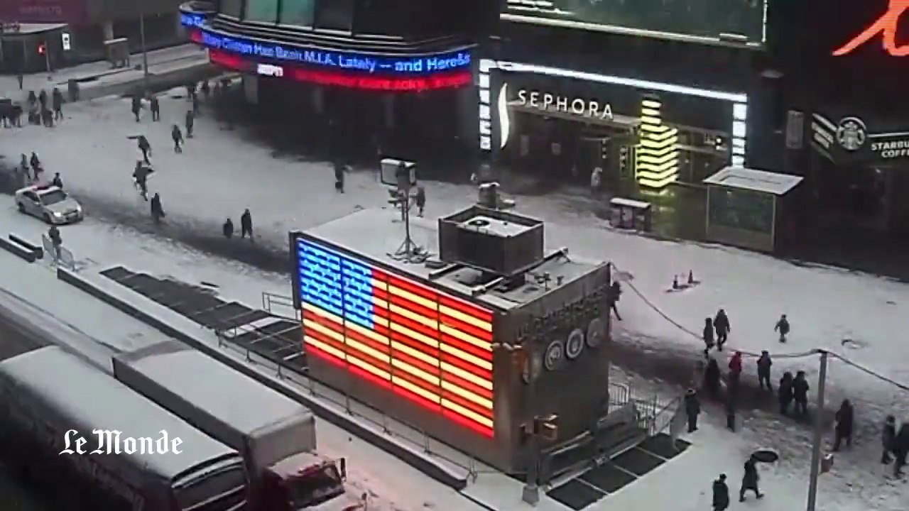 Time lapse : la neige s'accumule à Time Square