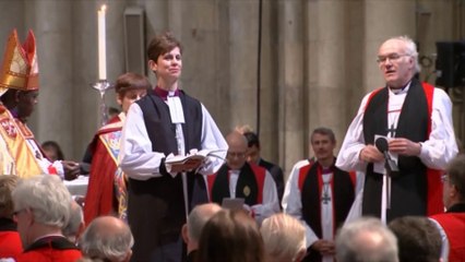 Un perturbateur lors de l'ordination de la première femme évêque d'Angleterre
