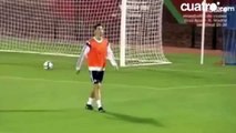 footbal skills - Isco shows off his silky skills with heel keepy uppies in Real Madrid training