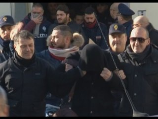 Descargar video: Napoli - Traffico di droga in Campania, 54 arresti contro clan Falanga -live- 27.01.15)