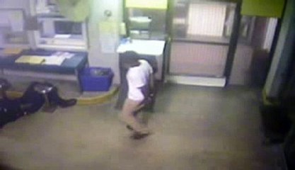 Dunya News-Handcuffed teenager hailed a hero after saving Florida police officer's life