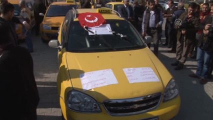 Taksiciler, Meslektaşlarının Silahlı Saldırıya Uğramasını Protesto Etti