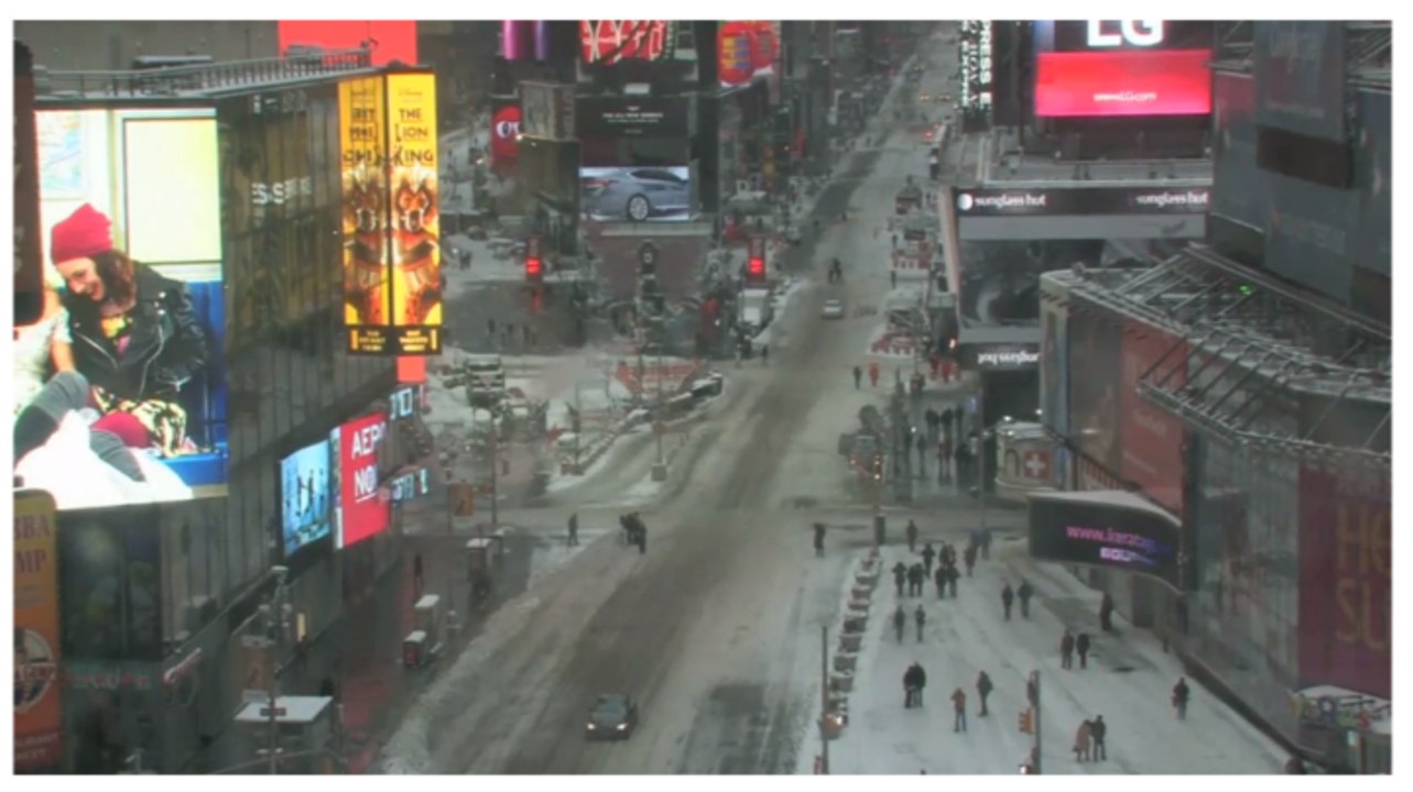 Tempête de neige à New York : Times Square vidé de ses piétons