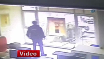 Kum Yüklü Kamyon Böyle Devrildi