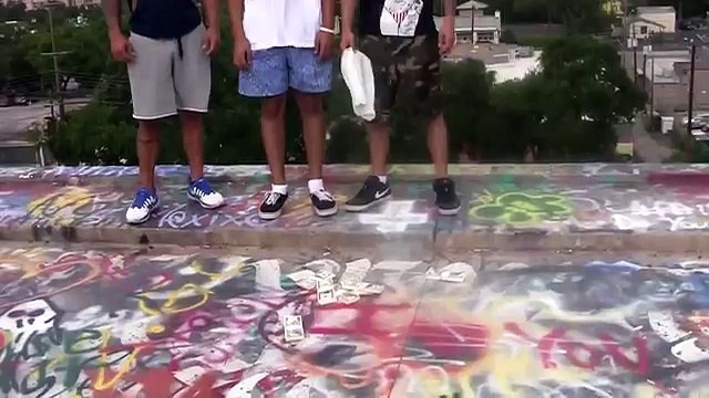 Fake Robbery in the Hood (PRANKS GONE WRONG) Pranks in the Ghetto - Funny Pranks - Best Pranks 2014