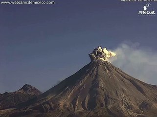 Volcán de Colima 21 de enero 2015. Enorme explosión a las 9-14am. Columna de cenizas de 4kms‬