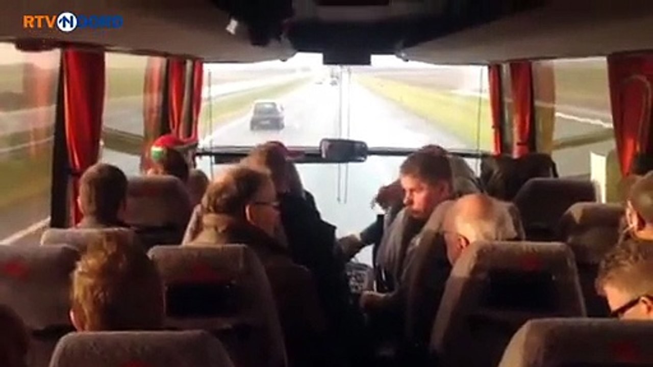 Groningse actievoerders op weg naar Break the System actie in Den Haag - RTV Noord