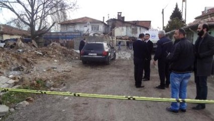 Banka Çıkışı Aracın Camlarını Kırıp 400 Bin TL'yi Gasp Ettiler