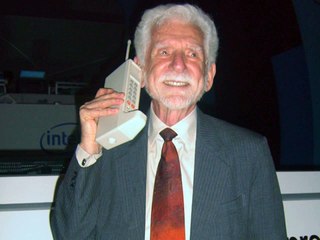 The first cellphone-mobile phone in the world ,Motorola_2