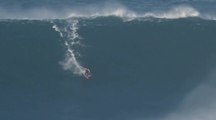 Ils surfent les plus grosses vagues du monde