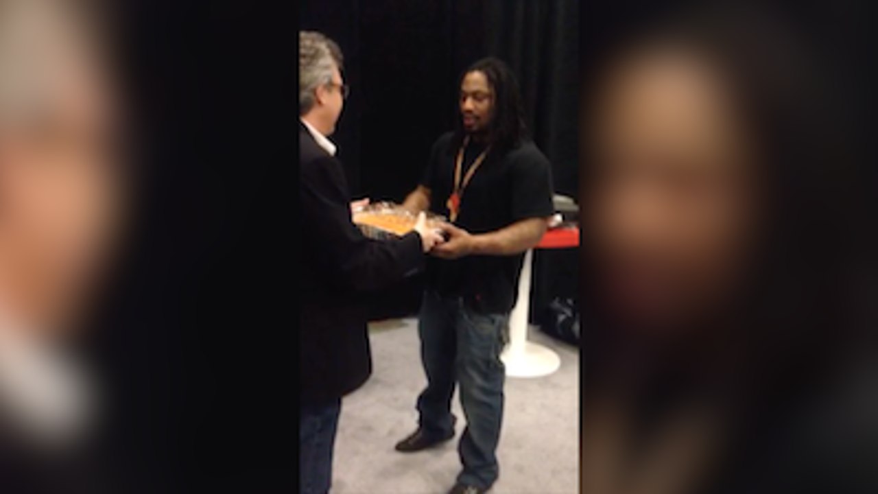 Marshawn Lynch goes 'feast mode' on grandfather's cake
