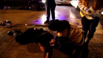 Otomobilin Çarptığı Kişi Aracın Tavanında Kalınca
