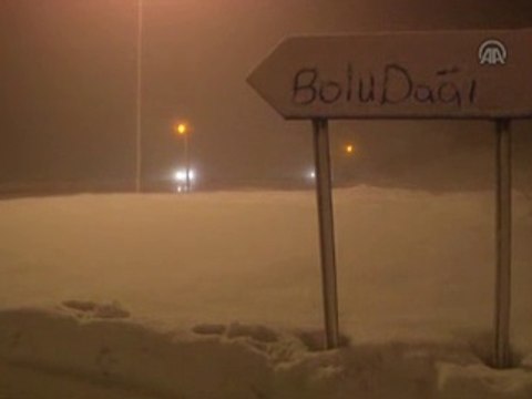 Bolu Dağ'ında Sis ve Kar Yağışı Ulaşımı Olumsuz Etkiliyor