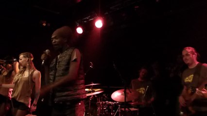 anthony b au moulin a marseille world a reggae music / waan back (live)