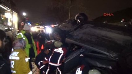 Takla Atan Araç Bariyerlere Çarptı; Biri Ağır 2 Yaralı