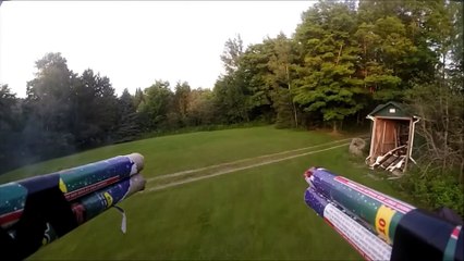 Attaquer un enfant avec un drone armé de feux d'artifice!