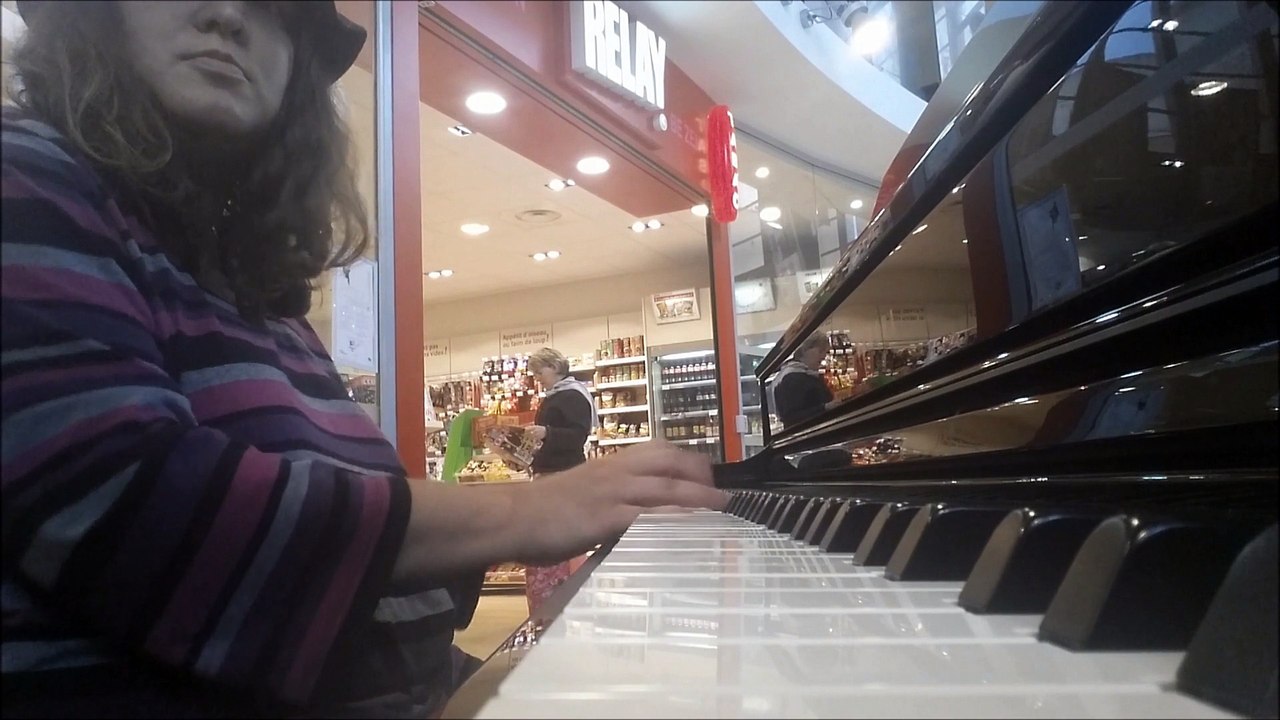 impro piano en gare de Dijon octobre 2014
