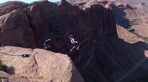 BASE jump dans les falaises de l'Utah