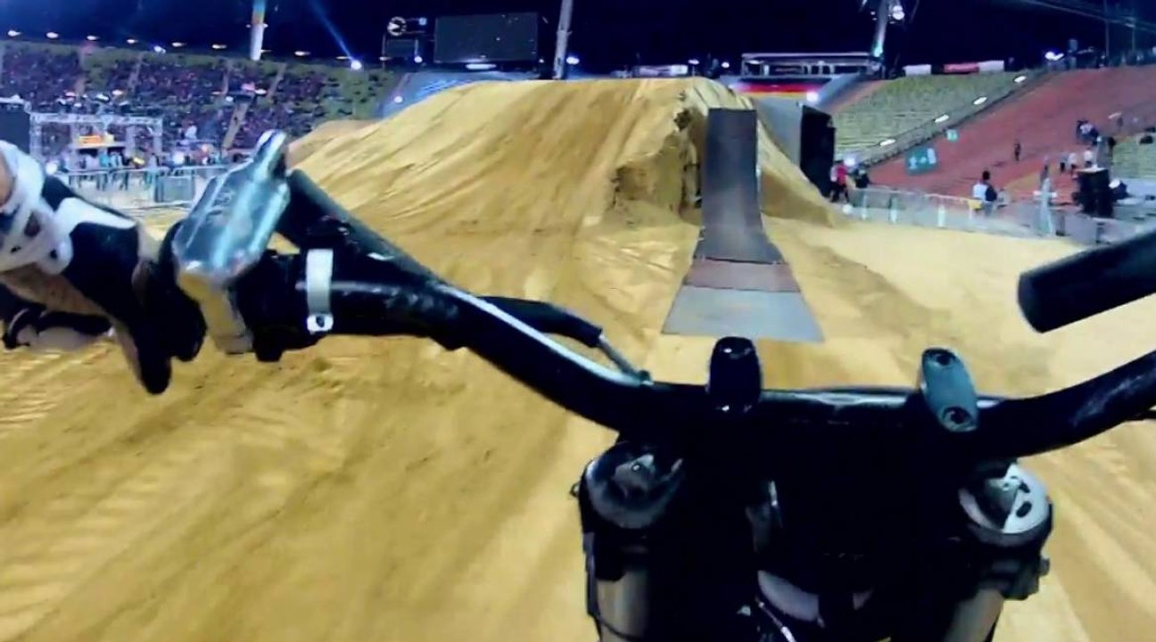 Offrez-vous un jump monstrueux en caméra embarquée