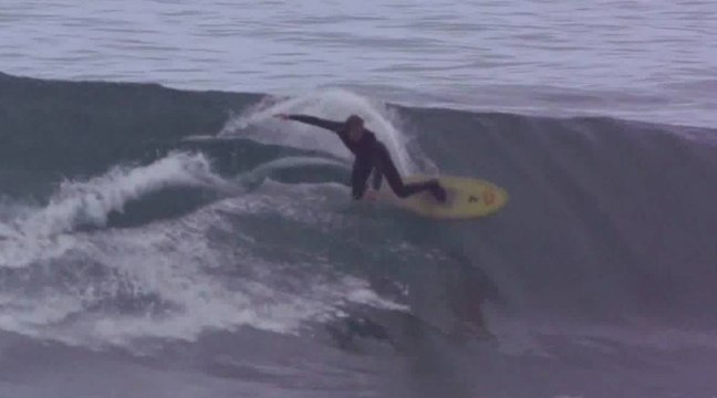 Les skieurs freeride se jettent à l'eau pour une session surf au Chili