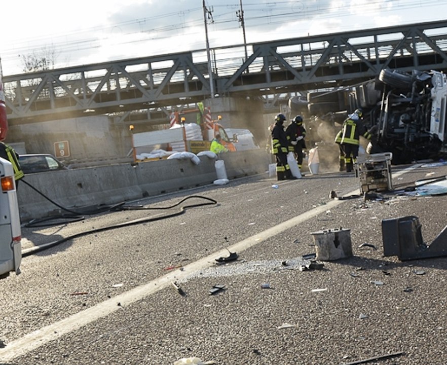 Bologna – Incidente tra auto e autocisterna contenente Gpl (27.01.15)