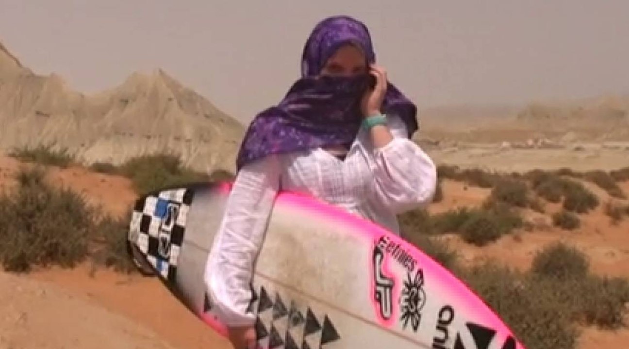 Easkey Britton surfe en Iran